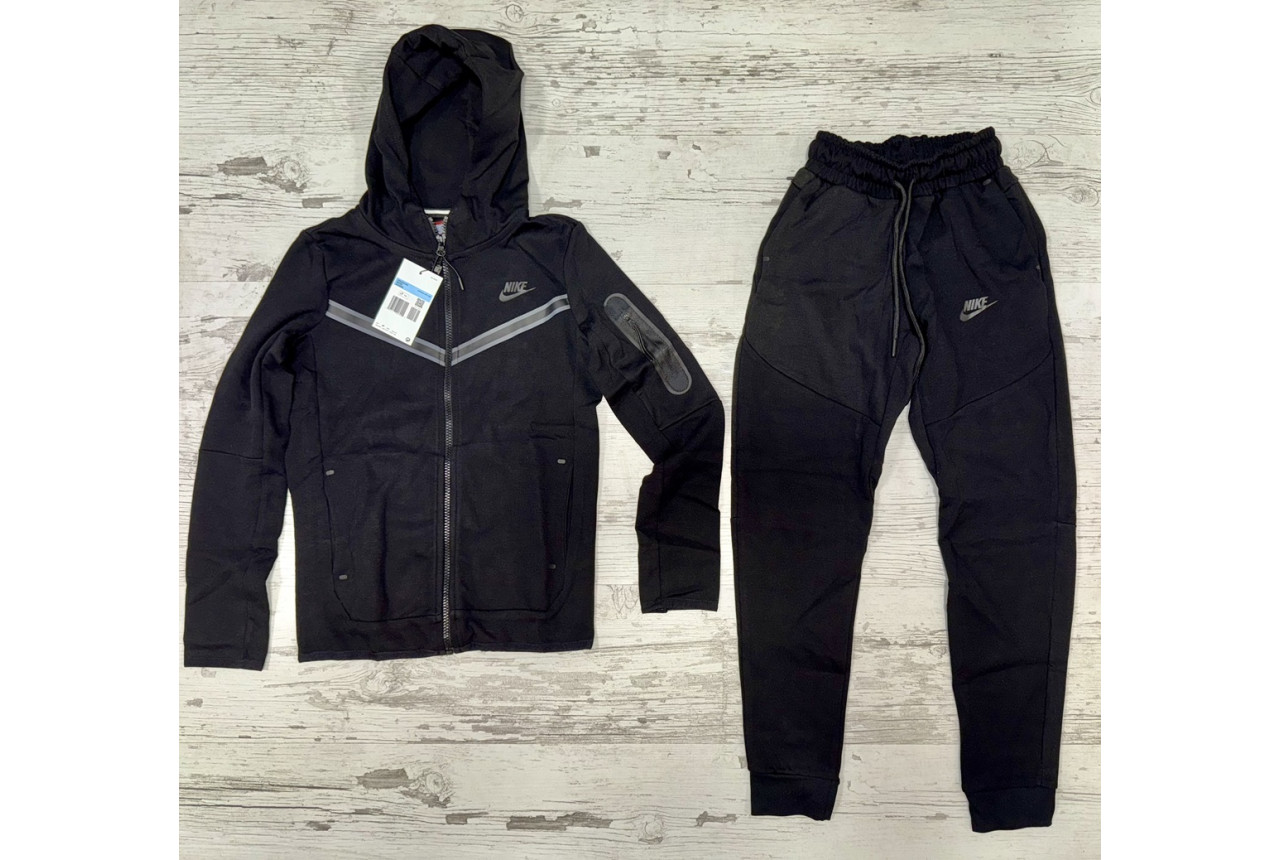 8310 Детски екип Tech Fleece черно